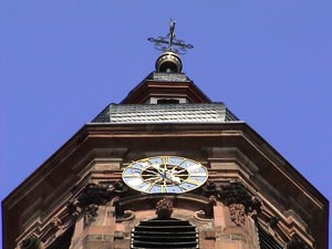 Turmdach mit Uhr